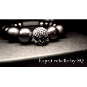 Le bracelet rock noir et crane