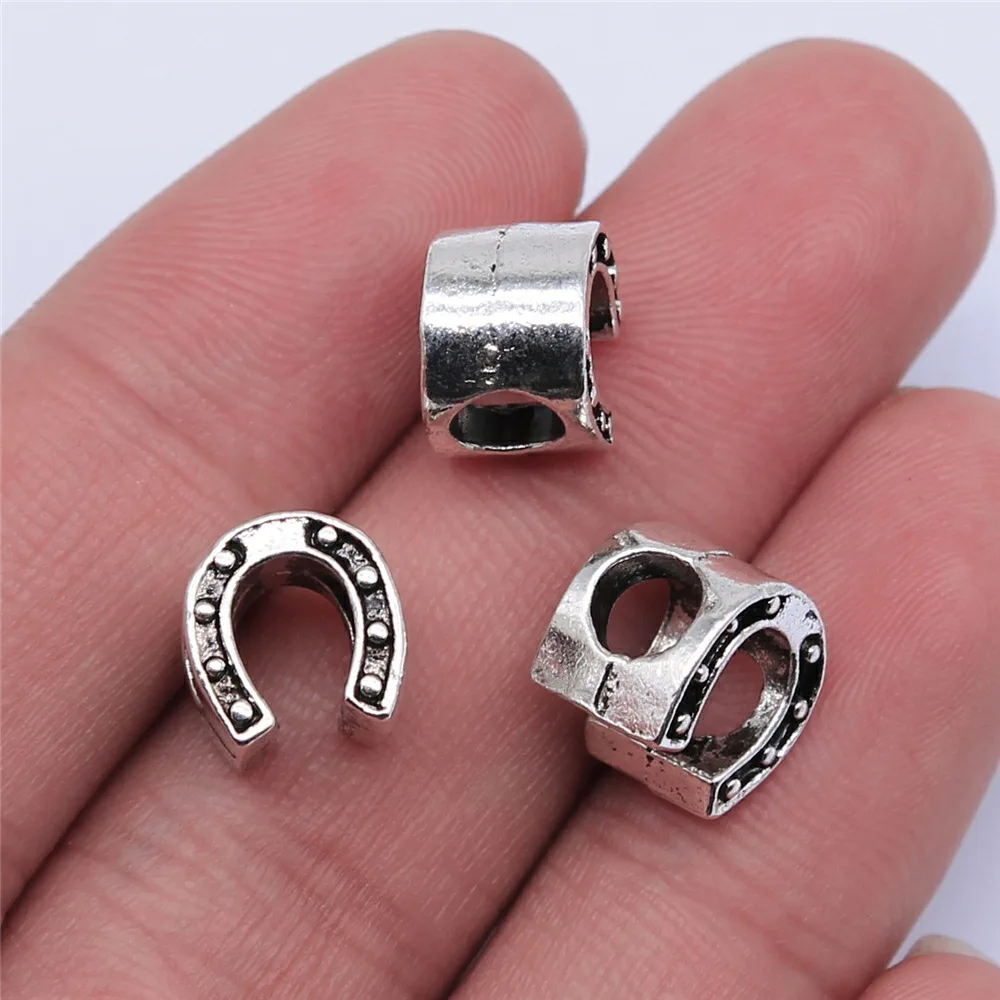 Horseshoes pendant