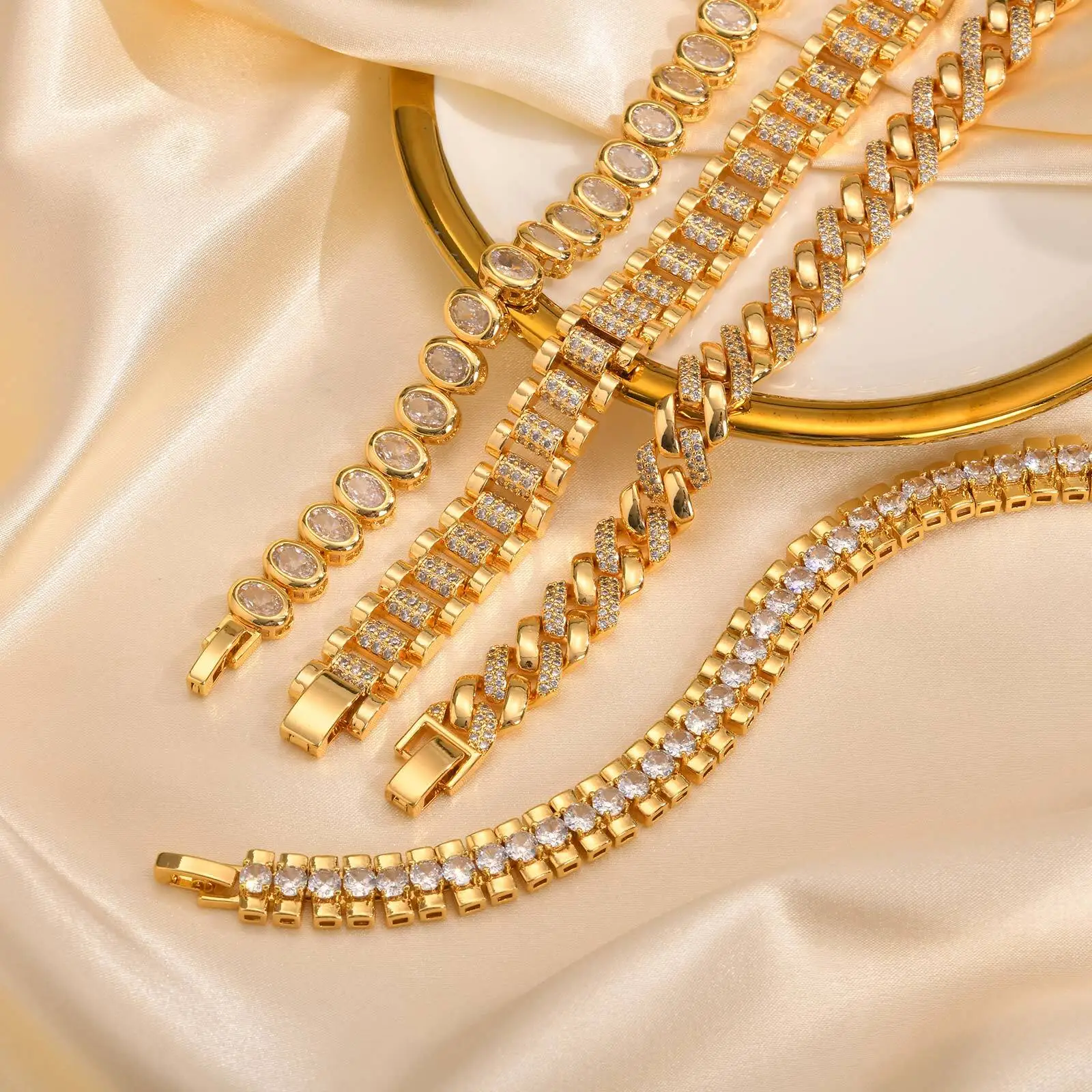 Chunky Paperclip Chain Bracelet, 14K Gold Plated - Image 2